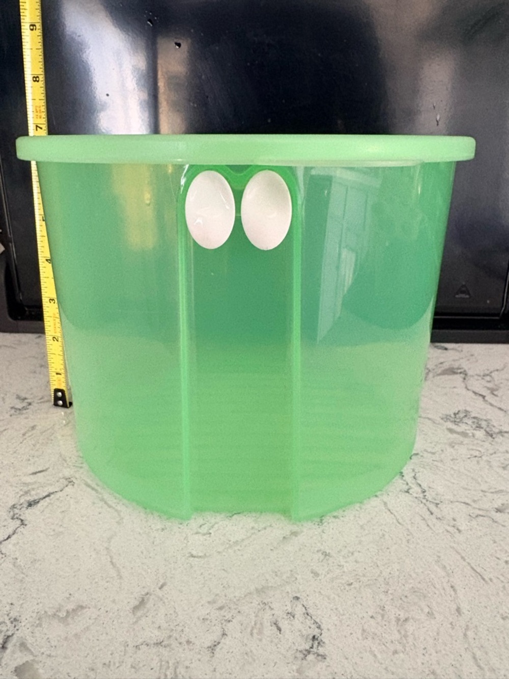 Tupperware 20 cup round fridgesmart, lettuce, vegetable, fruit keeper, unused